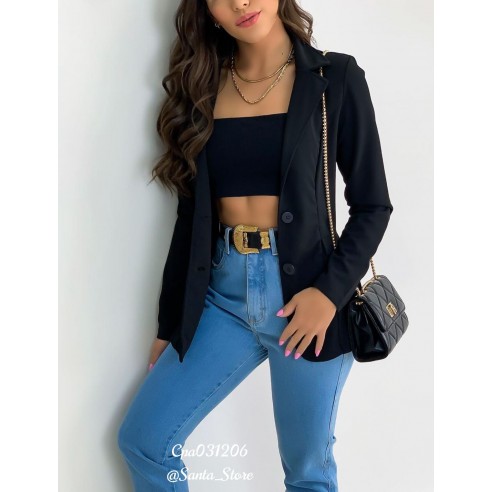 Escoge el color del blazer y crop top